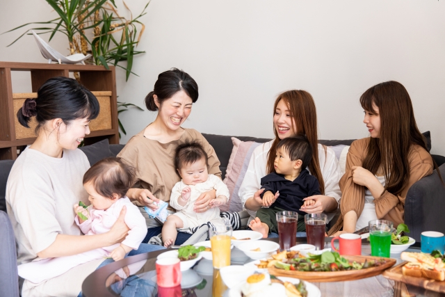 子連れでカフェにを楽しむ