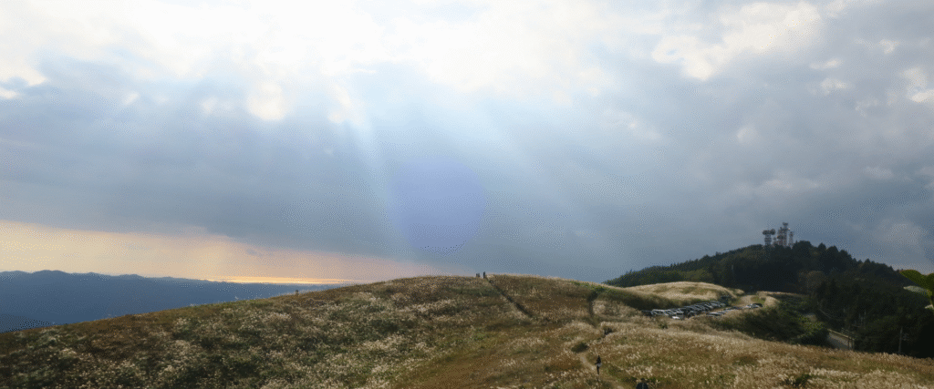 生石高原
光のカーテン
ススキ